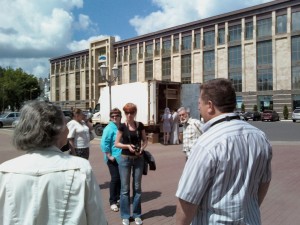 31 на площади перед ТЦ Рио