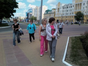 32 на бульваре перед храмом Св. Фёдора Ушакова